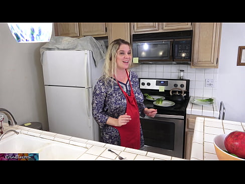 ❤️ Matrigna che lo munge in cucina prima del suo appuntamento ❤ Video di sessoal it.tubsexer-porn.ru ❌️